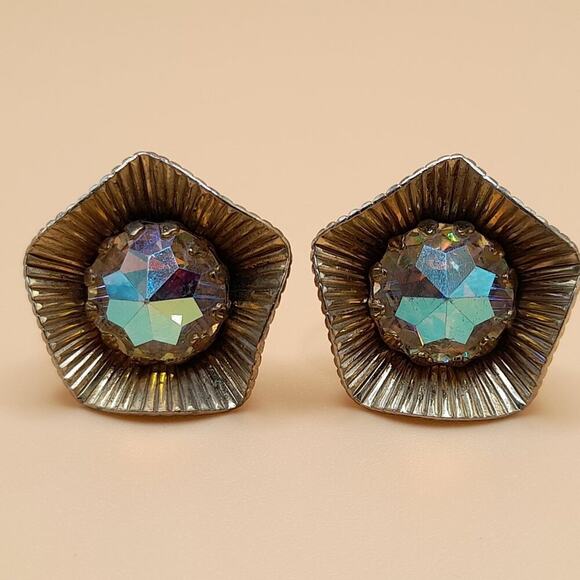 Vintage Aurora Borealis Rhinestone Screw-Back Earrings, Gold Plated, 7/8 Inch - Picture 12 of 14